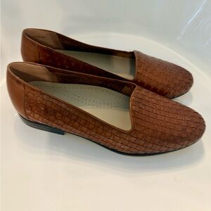 Trotters Liz Brown Woven Leather Loafer Flats